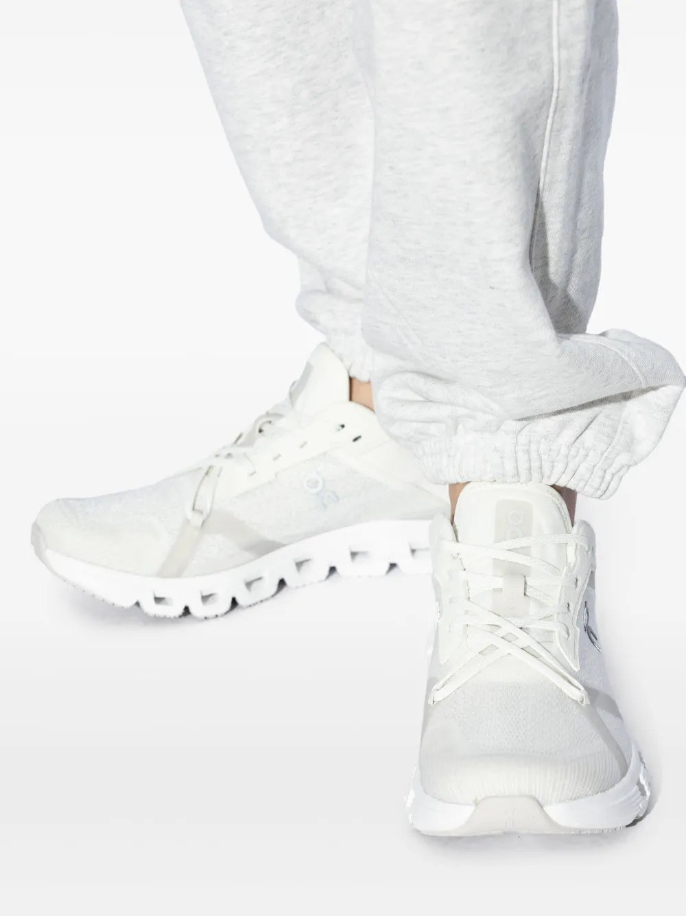 On Running Cloud X 4 AD White Wolf