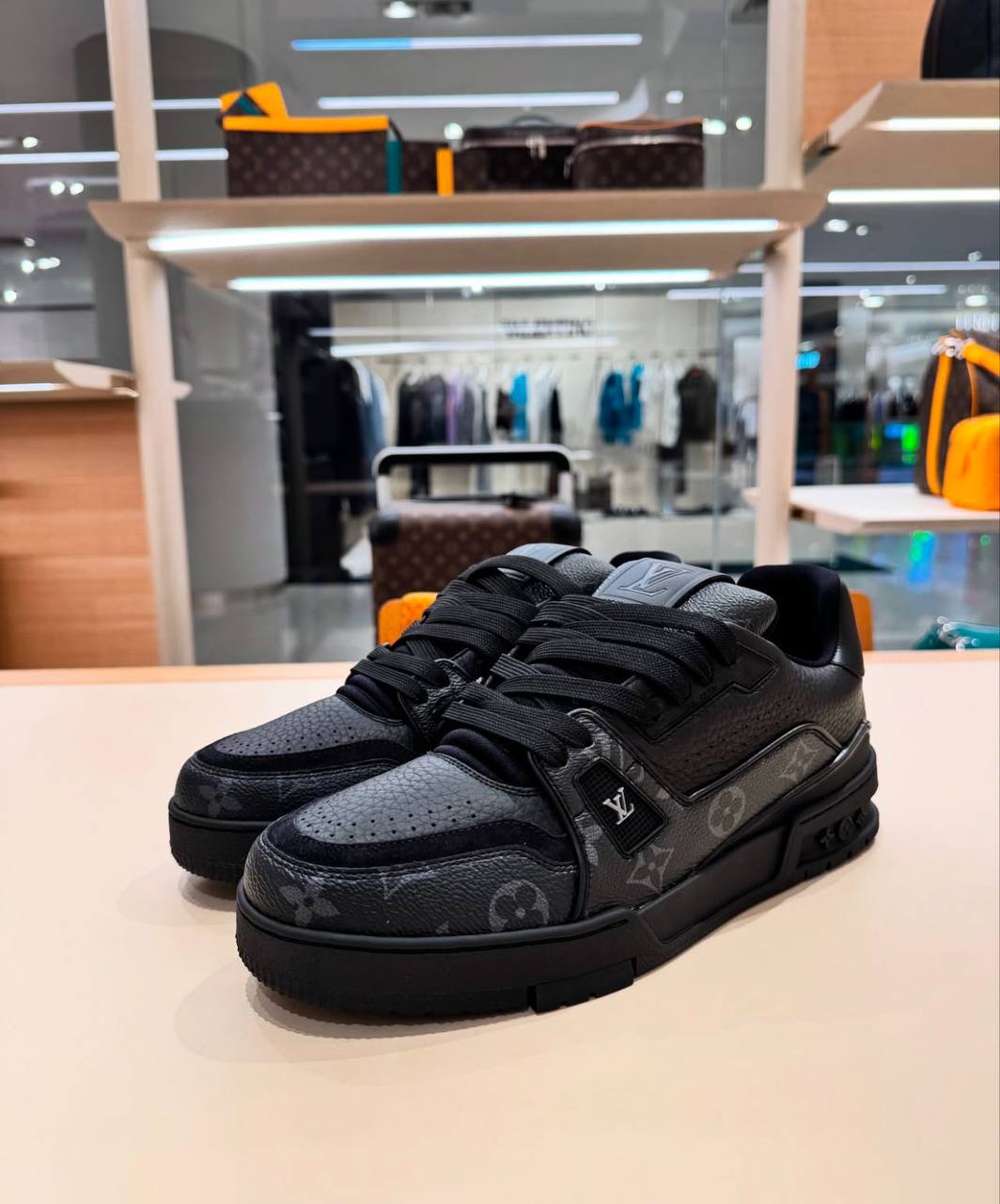 louis vuitton LV Trainer Black Main image