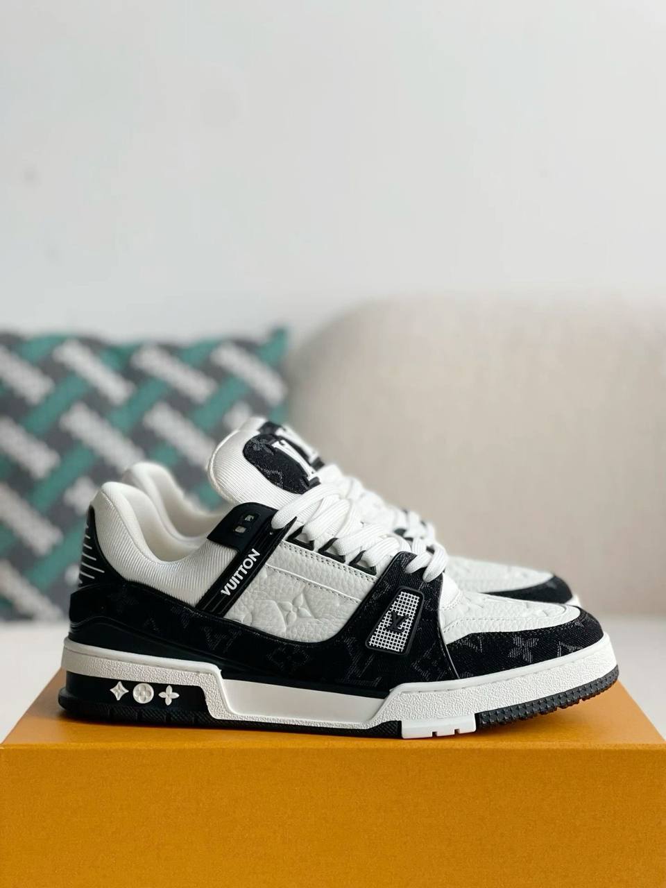 louis vuitton LV Trainer Black White