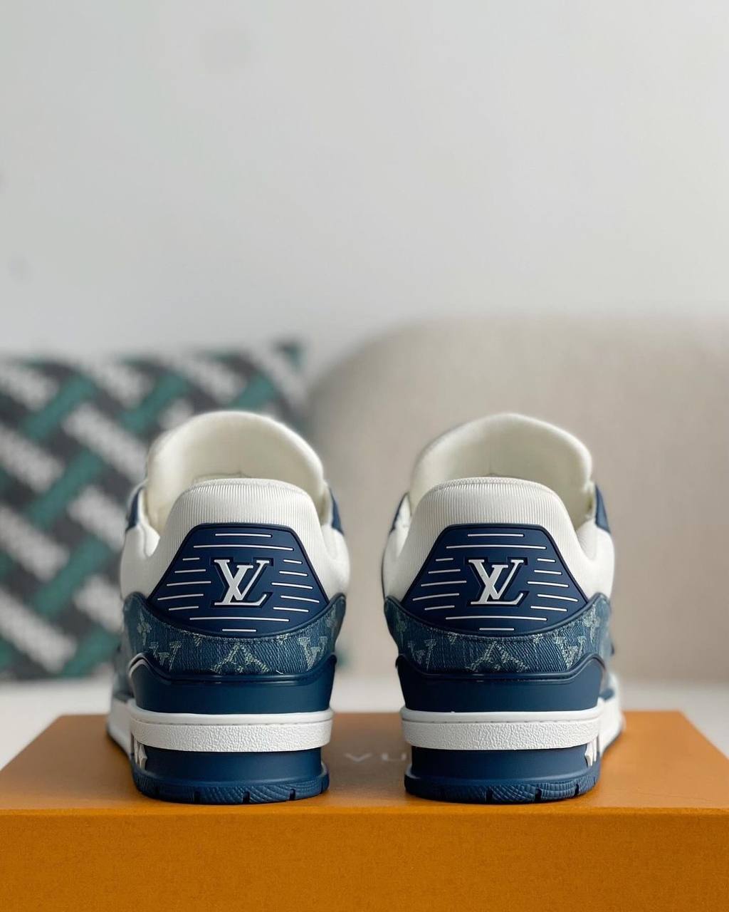 louis vuitton LV Trainer blue White Secondary image