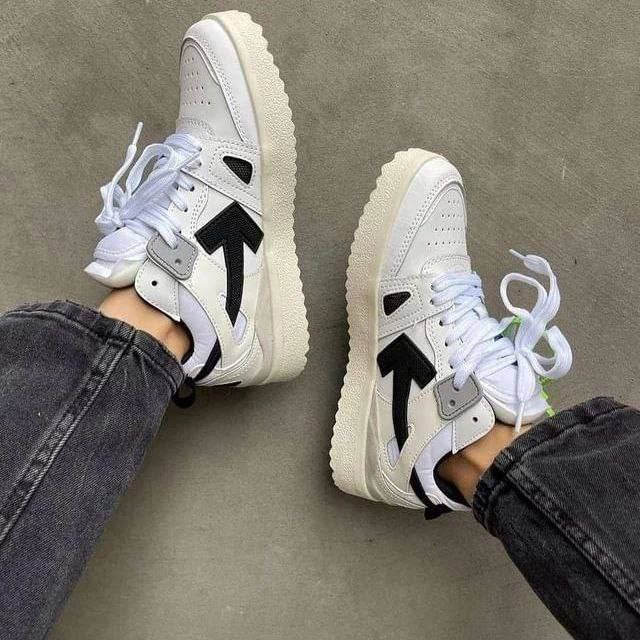 Off-White sneakers Secondary image