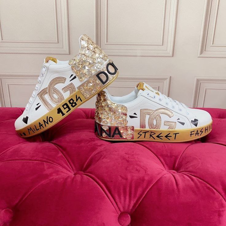 DOLCE GABBANA STREET FASHION