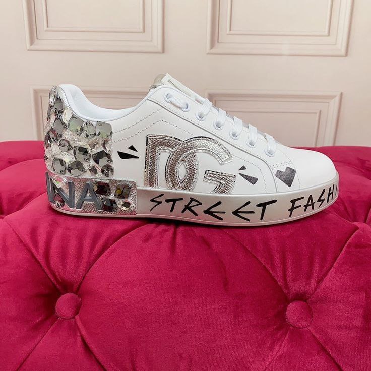 DOLCE GABBANA STREET FASHION